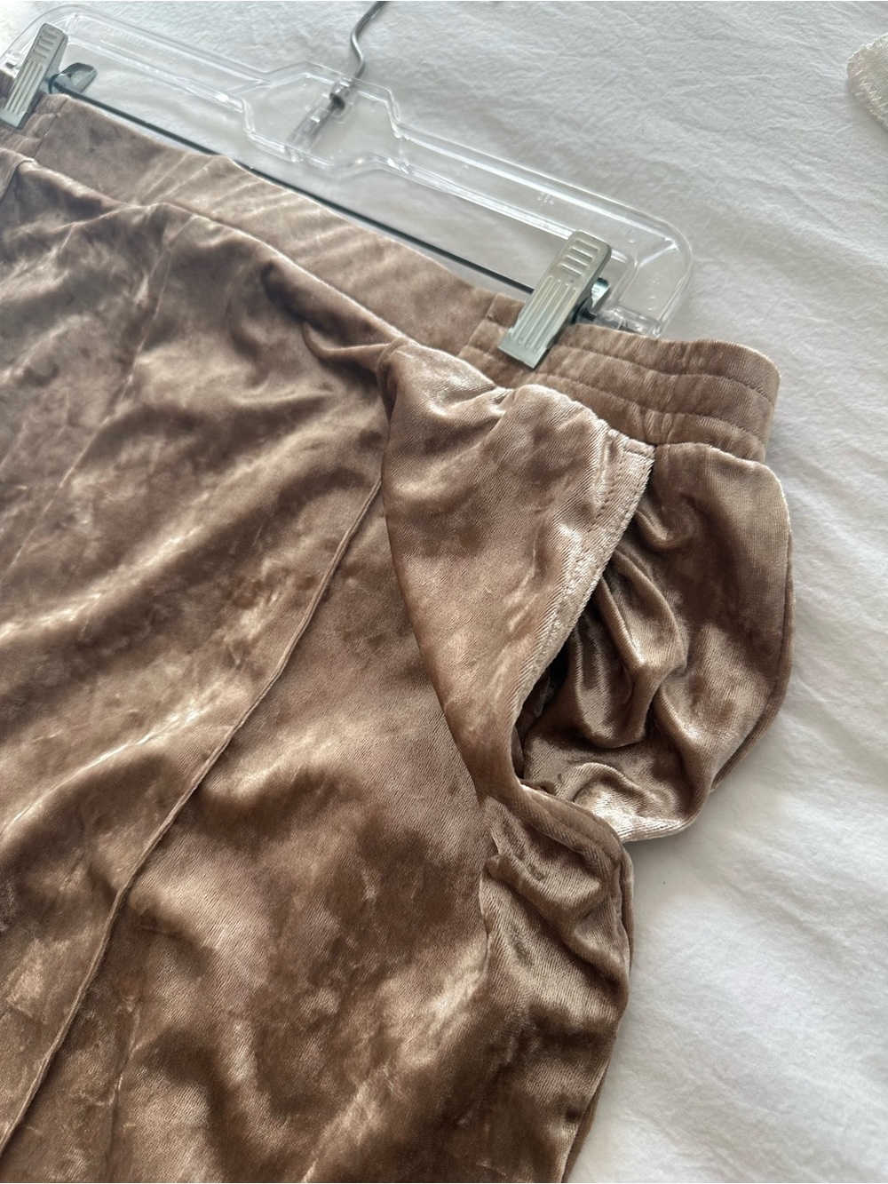 Serra champagne-gold crushed velvet pants, size 14 - Picture 12 of 12